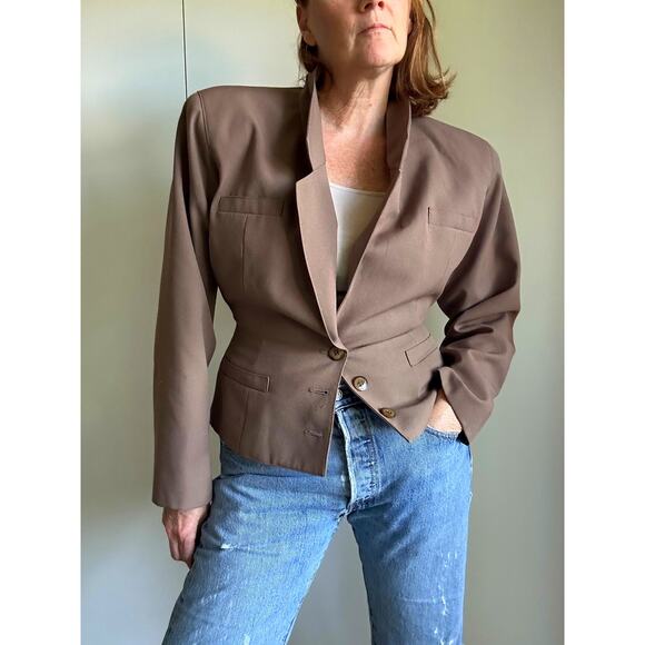 Vintage Womens Cropped Blazer Taupe Size Medium Structured Shoulders Classic - Picture 1 of 9